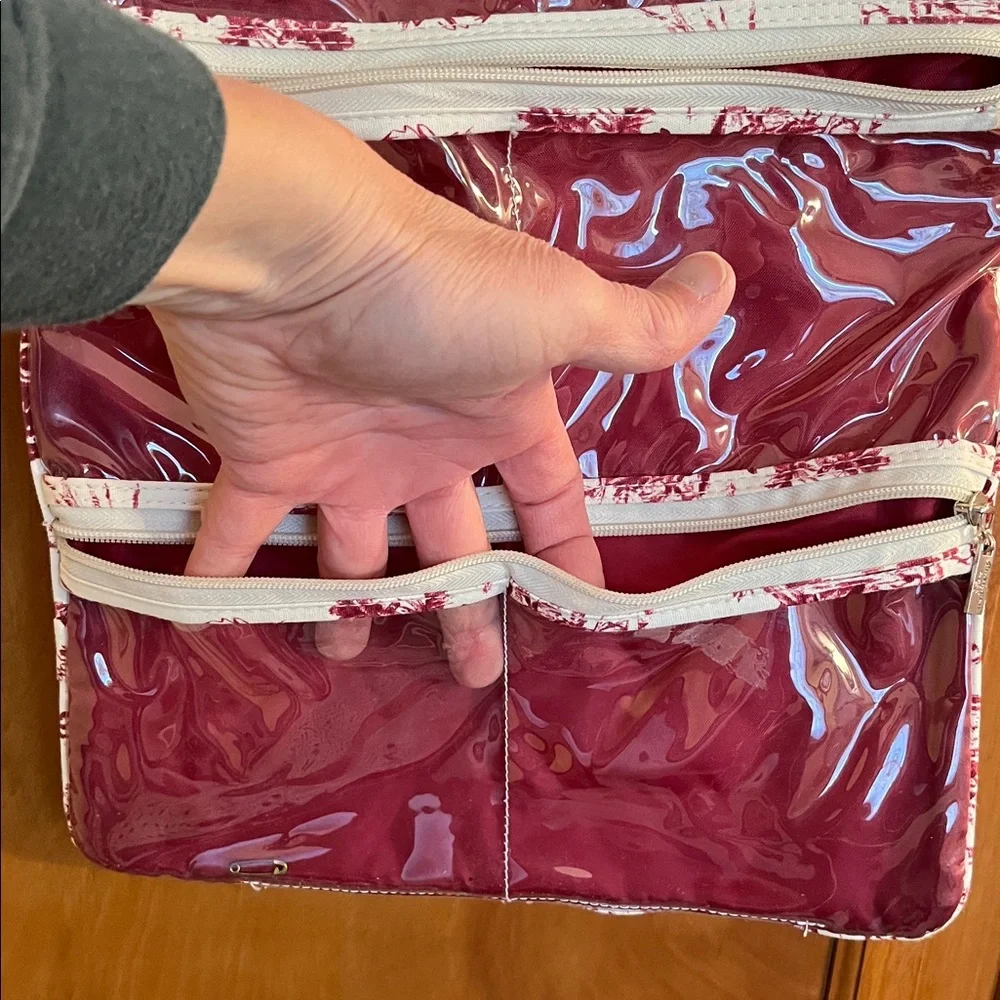 Sharif Americana Toile Red and Cream Quilted Travel Makeup Organizer